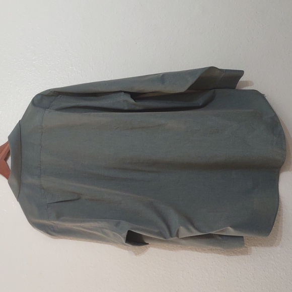 USED FOREST GREEN VAN HEUSEN LONG SLEEVE BUTTON UP SHIRT WRINKLE FREE HAS FLAWS - Picture 10 of 10